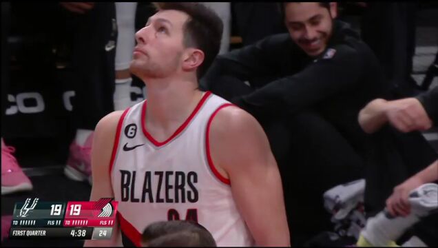 NBA常规赛：马刺vs开拓者第1节英文原声回放