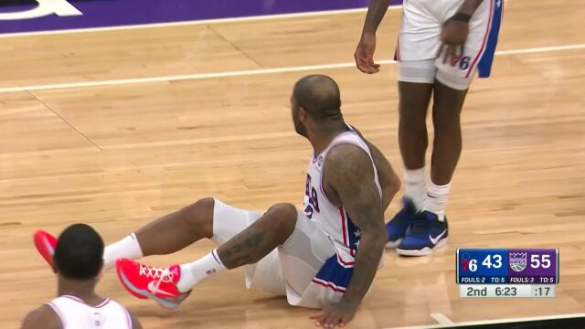 给老李看蒙了！塔克肉搏卡位小萨直接吃T