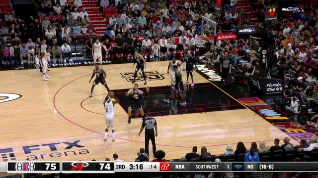 二话不说就是投 巴特勒外线三分一箭穿心