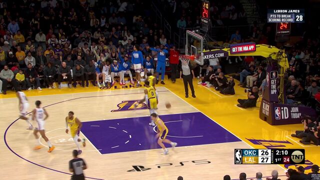 慕斯卡拉张手三分洞穿球网 威少外线开火正中靶心