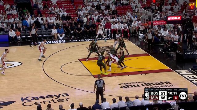 巴特勒包围圈极限助攻 斯特鲁斯弧顶超远三分精准狙击