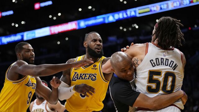 掘金vs湖人精华回放 约基奇再轰三双昂首晋级总决赛詹姆斯倾尽所有