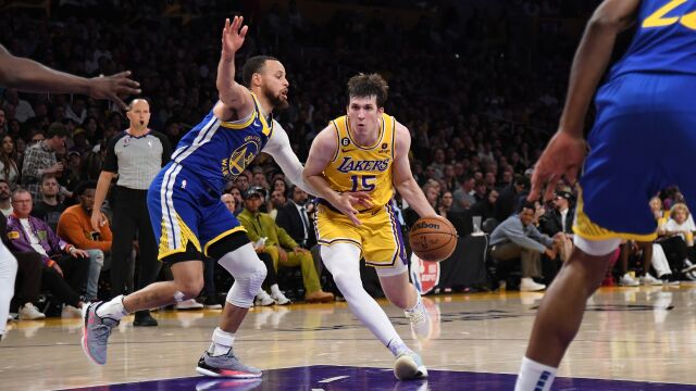 教科书般的护球手 里弗斯单挑库里极限后仰强势打成2+1