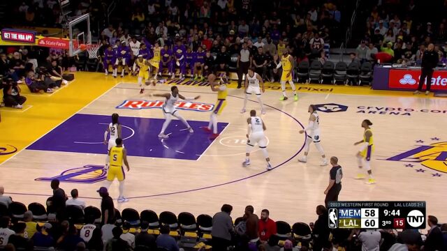 层层深入逐个击破 湖人两点连线助飞范德比尔特暴扣挂筐