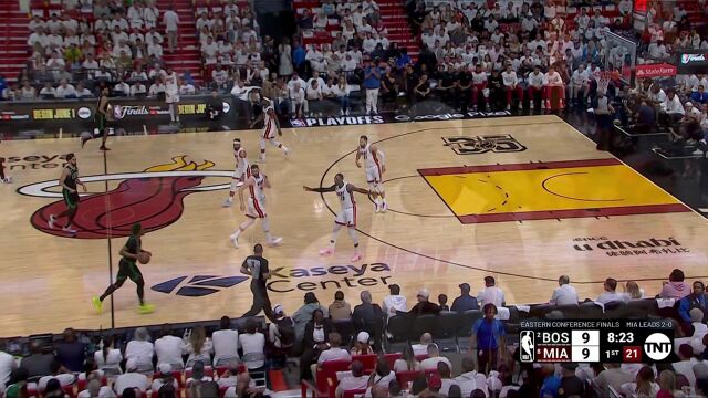 试试手感先！霍福德三分线拔枪甩狙正中靶心