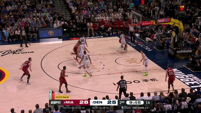 裁判判罚引起强烈不满 穆雷暴怒抱怨裁判吹罚全场嘘声四起