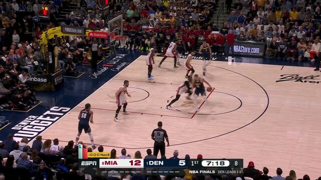 配合天衣无缝！约基奇顶着防守翻身抛投助攻戈登空接暴扣