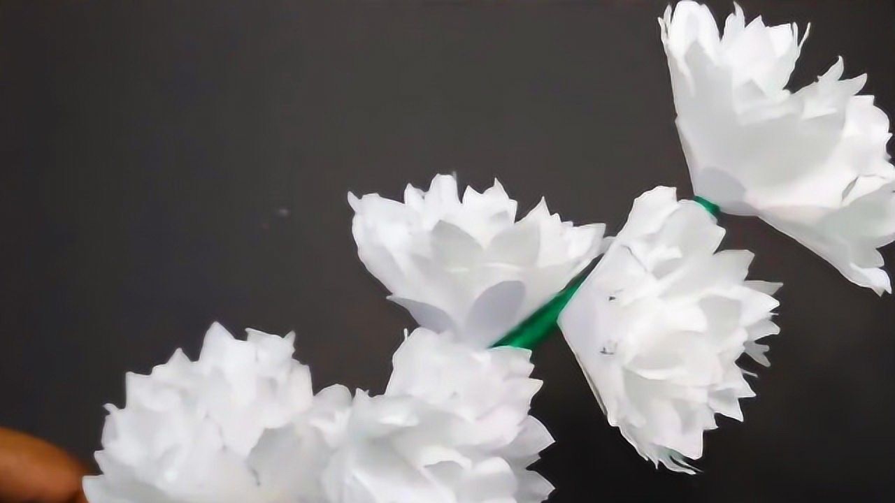 用餐巾纸制作纸花，卫生纸也能做出漂亮的纸花