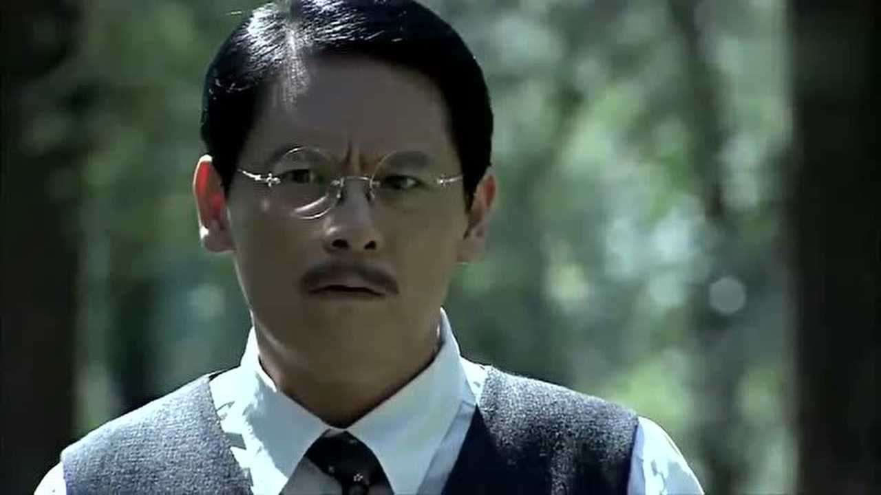 看到戴若冰没有死,方梦桥笑了