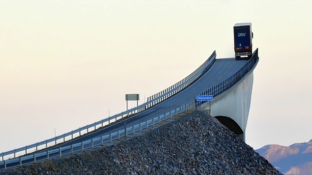 世界最“惊险”高速公路,8公里路程堪比过山车,被称为通天之路