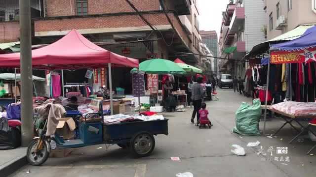 广东东莞:实拍厚街赤岭公园,有摆地摊的这种地方才人气最旺!