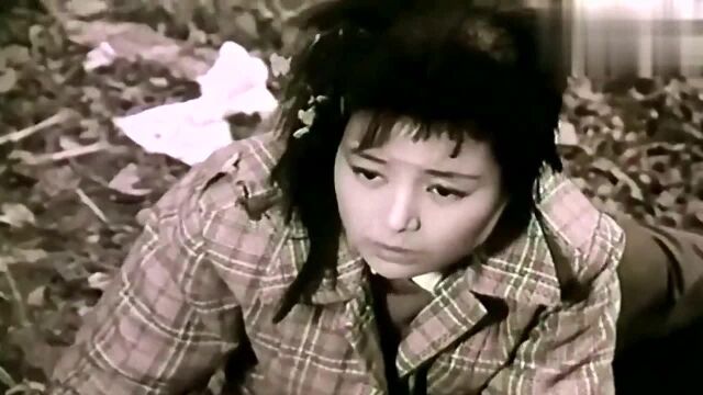 上海电影制片厂1981年出品的剧情电影《小街》,这才是经典!