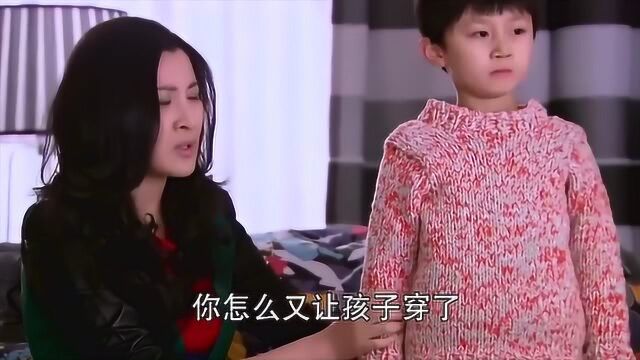 婆婆给孙子织毛衣穿被儿媳嫌,硬要把毛衣脱下来