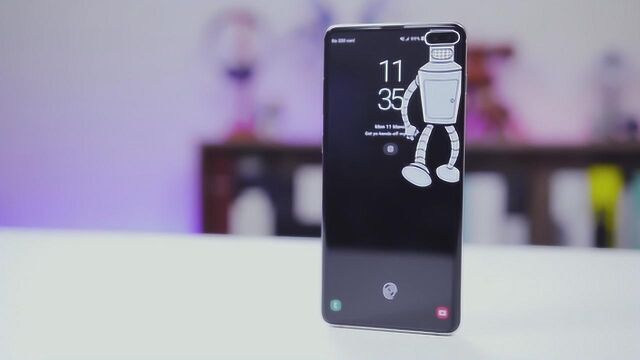 三星 Galaxy S10+上手体验,有了这张机器人壁纸前置摄像头太酷了