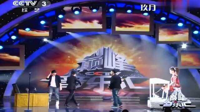 太震撼了!《一个人的乐队》由玖月奇迹表演,小玮一人奏出十几种乐器