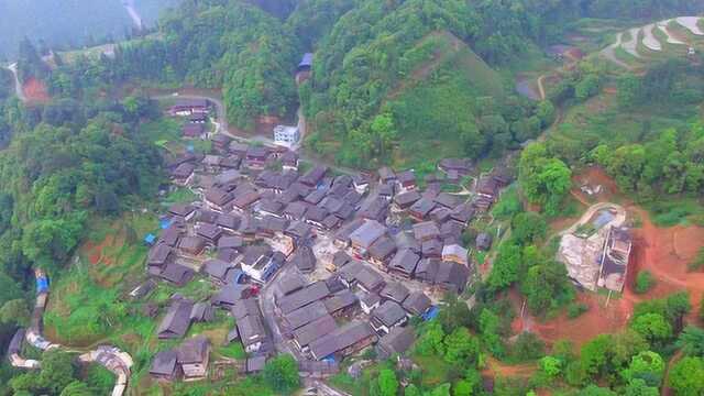 隐藏在贵州大山里的侗族村寨,四面环山景色优美,犹如人间仙境