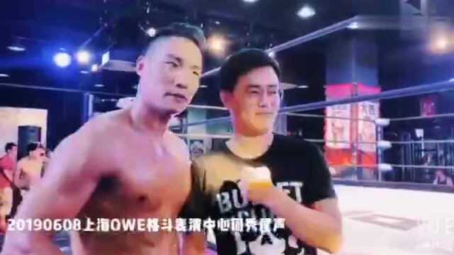 OWE108今天“OWE摔角狂欢夜”周秀演出结束后