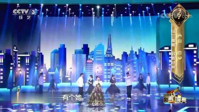 乌兰图雅一袭长裙,致敬徐小凤的《心恋》,中音音色太像了!