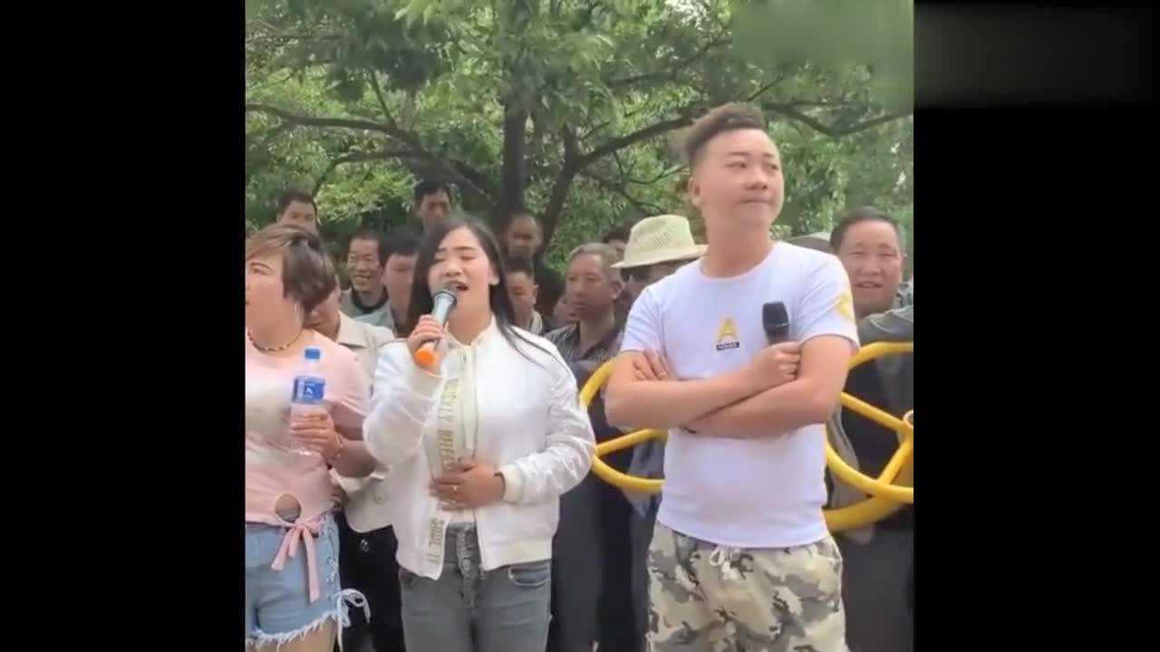 云南啄嘴山歌街头对唱歌词朗朗上口太好听了媲美实力歌手