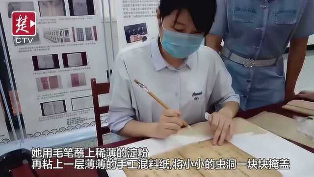 修复一页虫蛀家谱需要半天,古籍修复技艺走进湖北大学