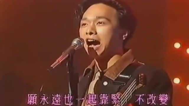 Beyond早期现场演唱《是错也再不分》,黄家强首次当主唱,好听!