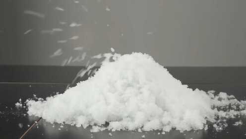 老外自制人造雪，原来制造雪这么的简单啊