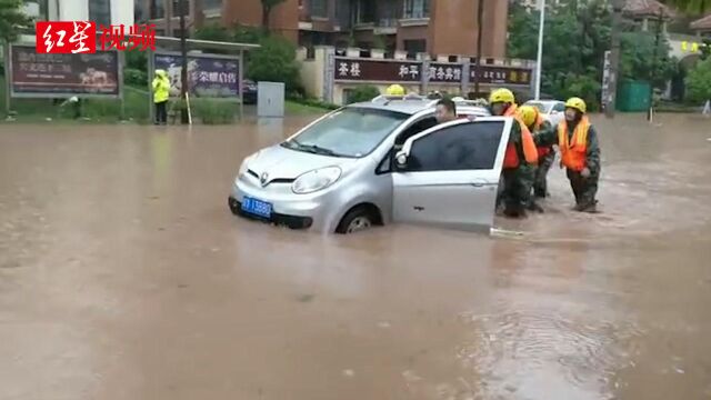 四川巴中再遇强降雨 多处内涝