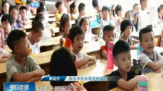 新乐一小学出现超级班,90名孩子前胸后背贴课桌,局长出面解释