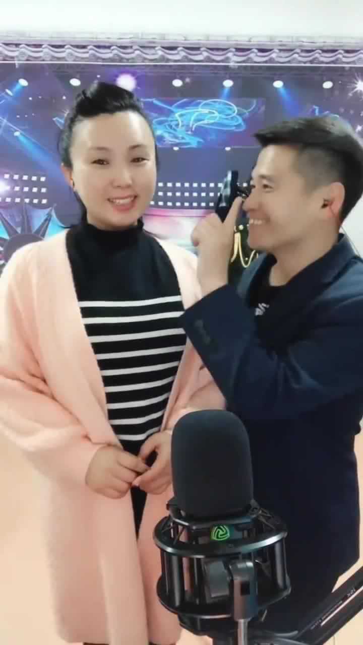 郭旺和他老婆的二人转都是厉害的艺术家闲来无事听听曲