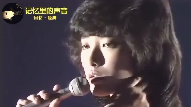 山口百惠一曲《爱の岚》霸气侧漏!忧郁的眼神里有种迷人的味道!