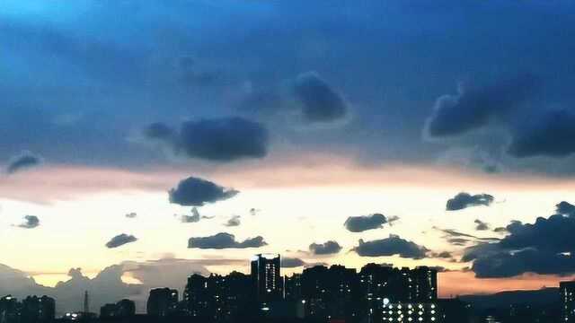 手机拍摄的晚霞记录美丽的夜空——真爱你的云