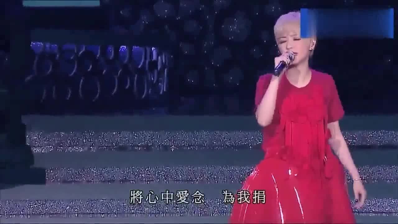 谭咏麟演唱会上陈慧娴独唱谁可改变听一遍就爱上了好听