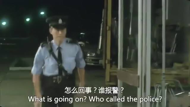 皇家警察出警被揍,混混们看到他的身份,立刻抱头鼠窜