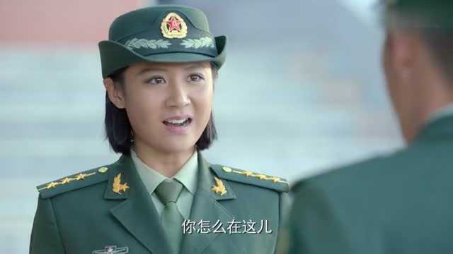 女军官要去特大执行任务,连长特意前来专门迎接女军官!