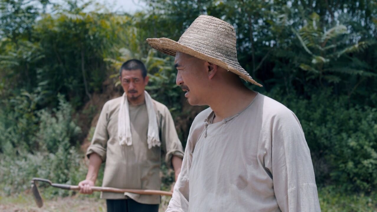 白鹿原:鹿子霖平日不靠谱,又劝族人给兵匪交粮,兆鹏却替他说话