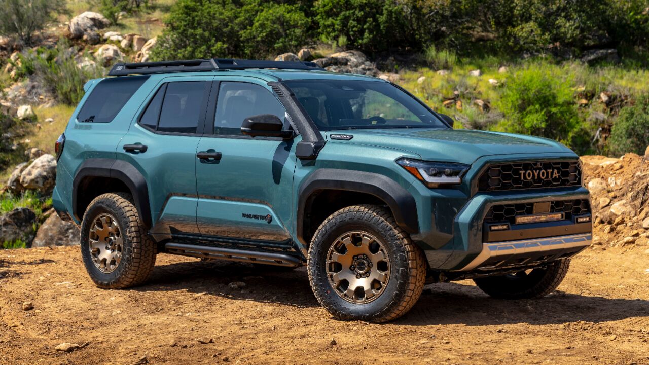 2025款丰田4Runner正式发布:2.4T混动+全时四驱,硬派越野7座SUV