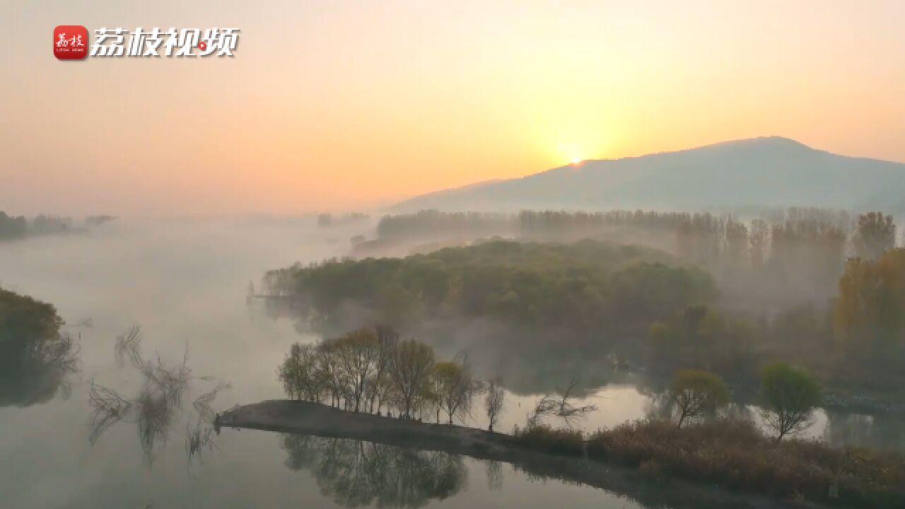 若隐若现!山东枣庄初冬晨雾缭绕似水墨仙境