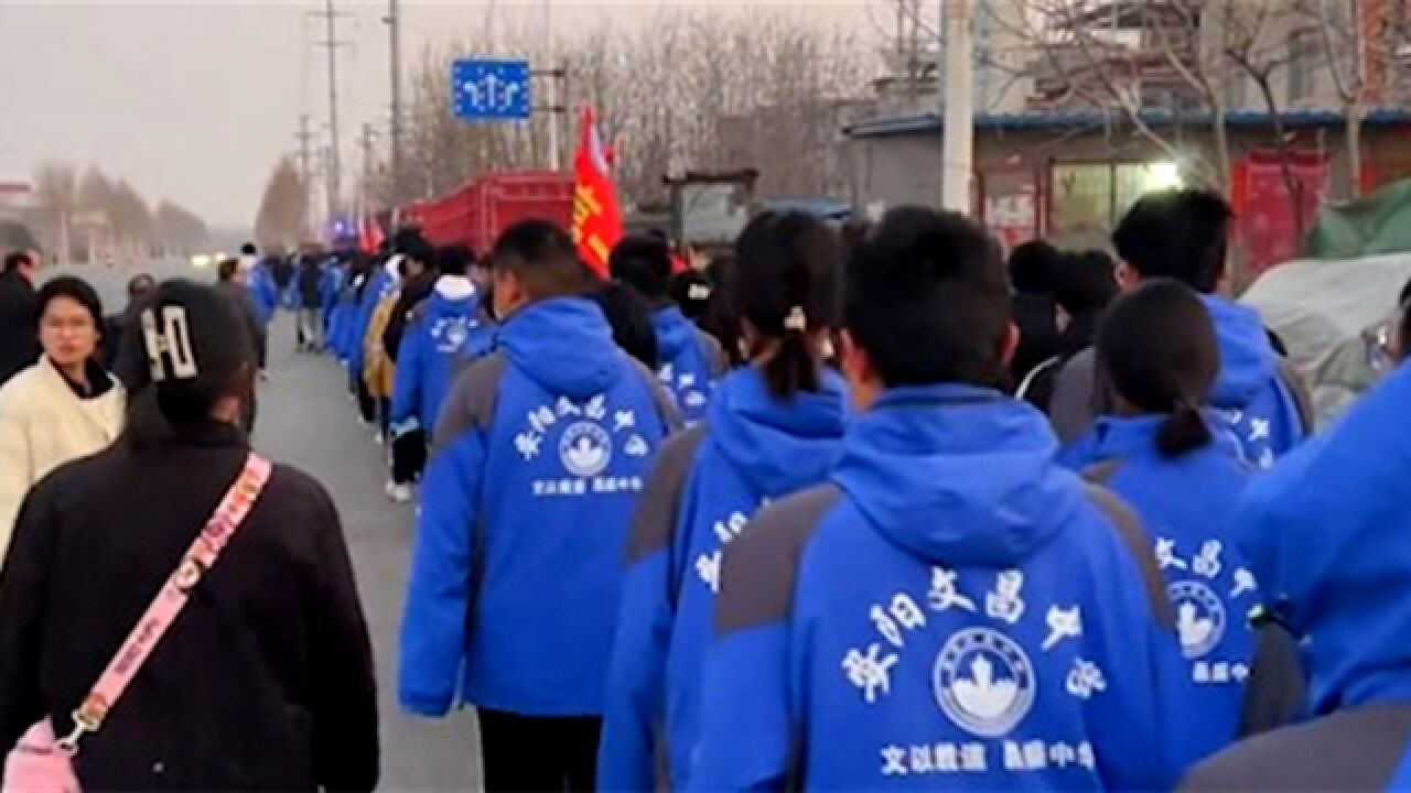 学校组织学生自费看满江红,步行7公里前往影院,要求写观后感引吐槽