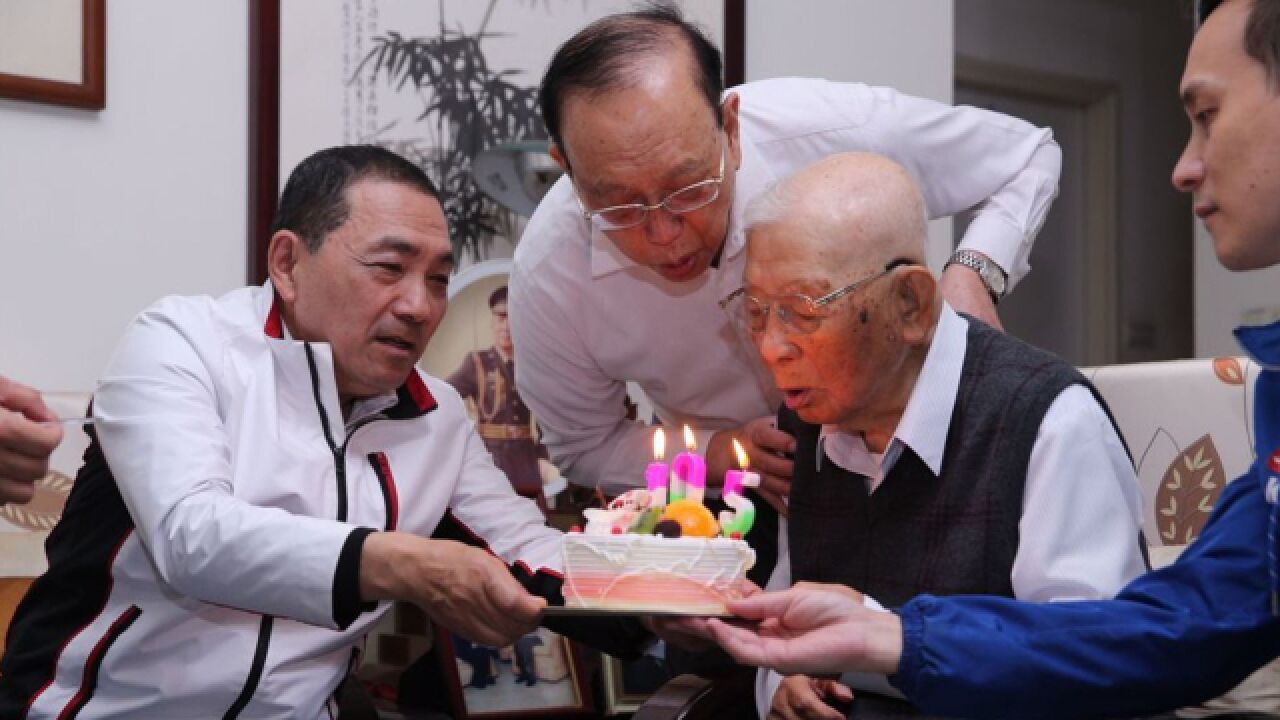 争取军系支持?台军退将许历农105岁生日,侯友宜登门祝寿