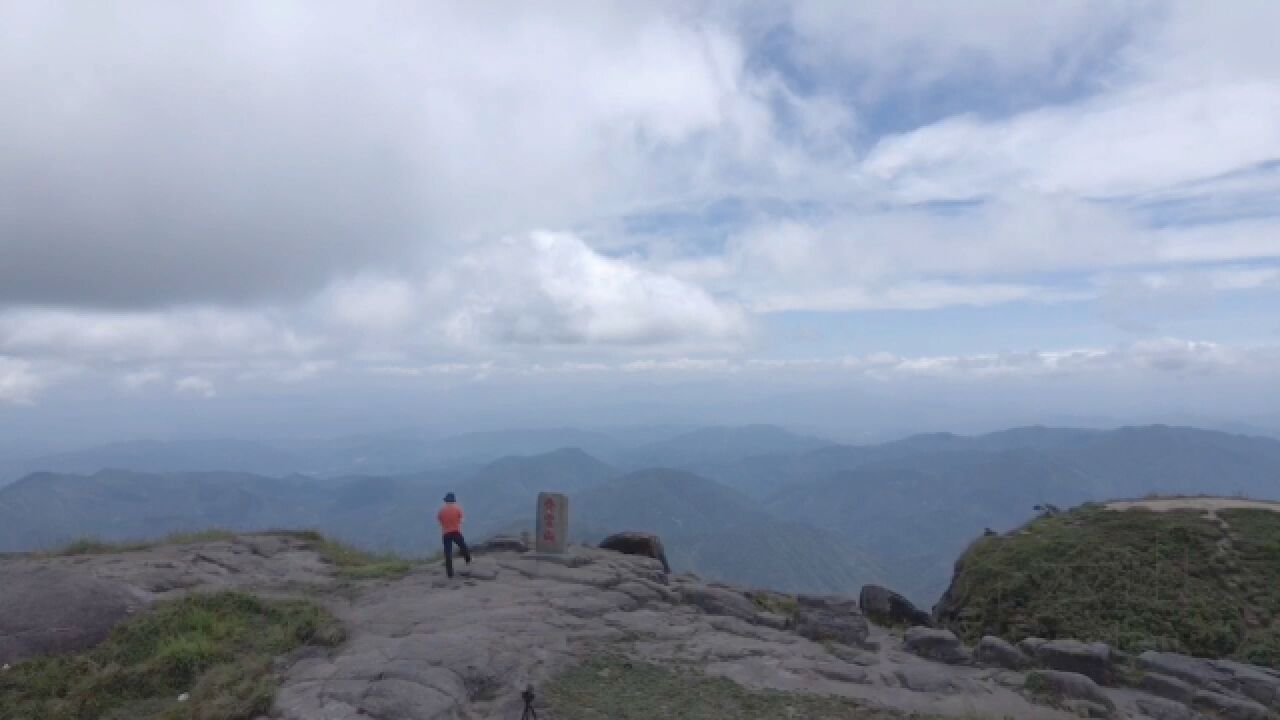 何必远行,湖南省内这几座2000米左右的高山就值得去走一走,还免费