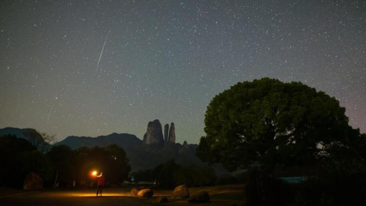 双子座流星雨迎来本年度极大值 浙江天文爱好者深夜追星