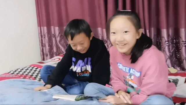 小学生写完作业以后要读课外书,今天读《歪脑袋木头桩》