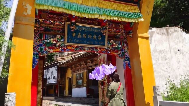 青海佑宁寺后山小寺庙,有的很古老,非后来建筑,国师寝宫看看