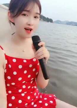 女歌手唱一首《过河》,真好听,颜值也是杠杠的