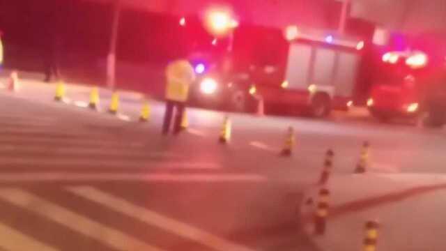 北京一食品工厂发生爆炸,致使2人失联1人死亡,消防已赶到现场