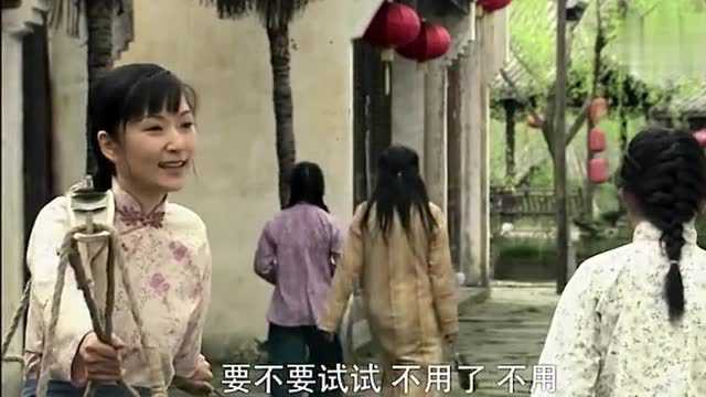 美女班花找耀宗搭讪,耀宗的反应让班花气的脸红,真是直男!