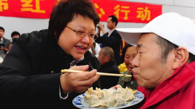 49岁韩红:越来越“傻”,哪里有灾就往哪里跑,令人由衷钦佩!