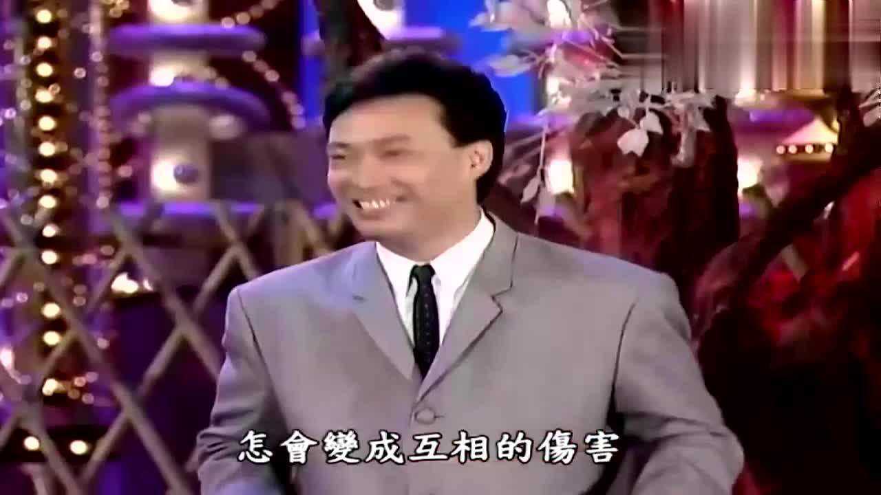 当陈小云和费玉清同台演出笑到无法自拔真是太魔性了