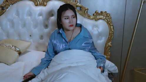 迷迷糊糊小洋，听到客厅里发出一阵阵渗人的笑声！