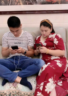 这老公太大方了吧，给老婆买回来一个面馆？